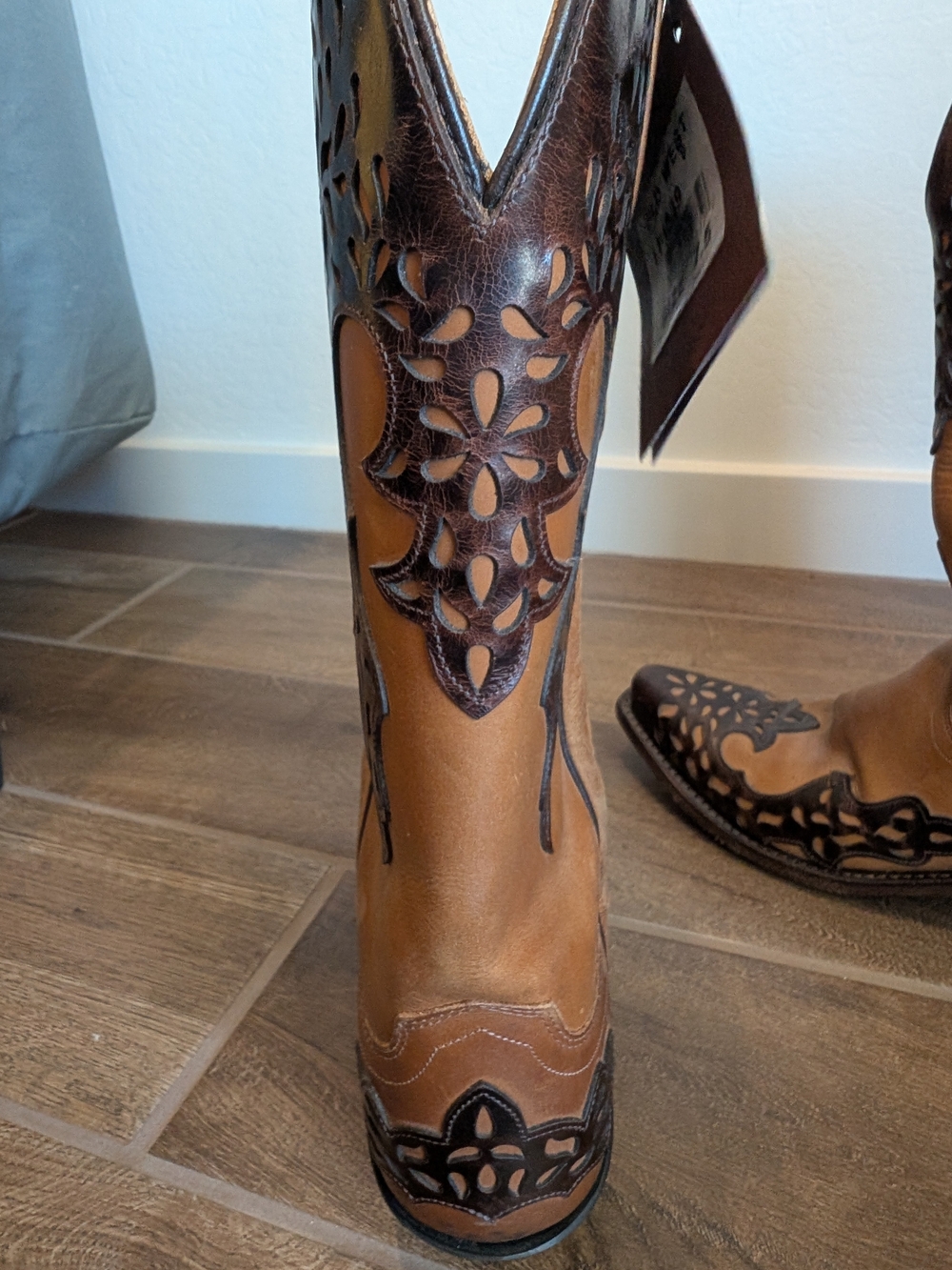 Old West Two-Tone Tan and Dark Brown Cutout Leather Heeled Cowboy Boots - Picture 9 of 11